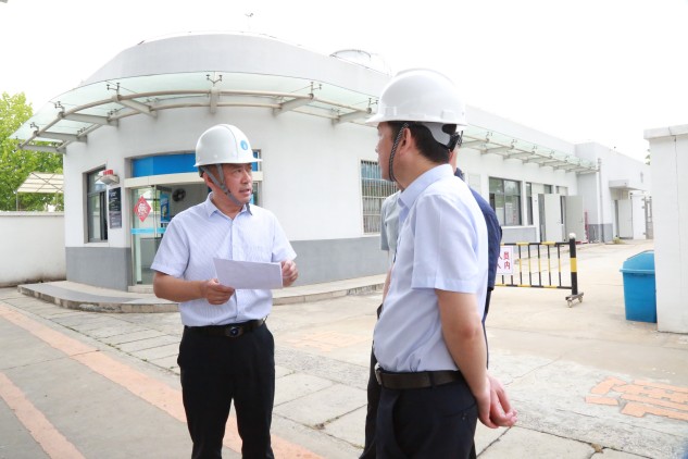 黨委書記、董事長(zhǎng)程志求帶隊(duì)檢查CNG加氣站